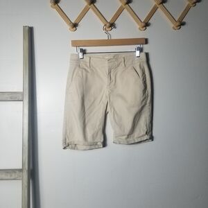 LOFT WOMEN'S CREAM BERMUDA SHORTS SIZE 00